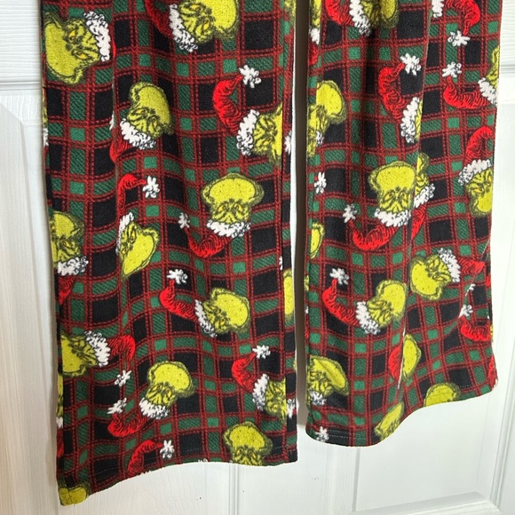 2 Piece Pajama Set - Holiday The Grinch - Picture 2 of 11